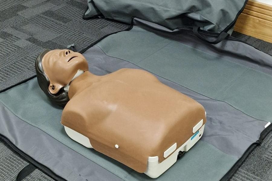 First aid dummy as part of the EFAW course